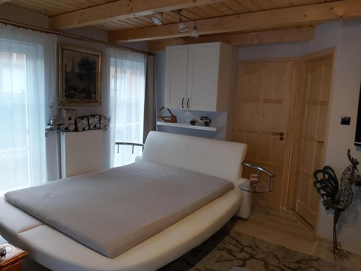 Flamingo Apartman บาลาตอนซาร์โซ ภายนอก รูปภาพ